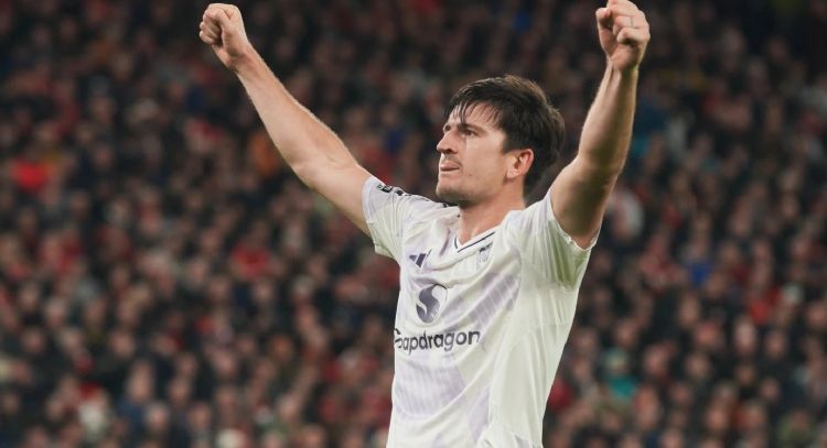 Manchester United vence al Liverpool por 2-1 con gol de Harry Maguire en el último minuto