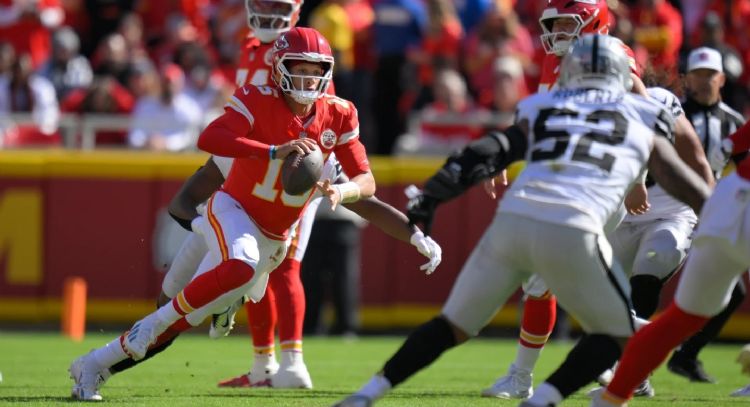 Patrick Mahomes lidera a los Chiefs en la victoria 31-0 sobre los Raiders