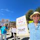 Estadunidenses en Baja California protestan contra “dictadura fascista” de Donald Trump (Video)