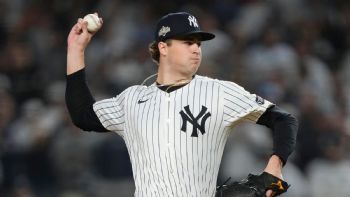 Yankees blanquean 4-0 a Medias Rojas para ganar Serie de Comodines. Schlittler poncha a 12