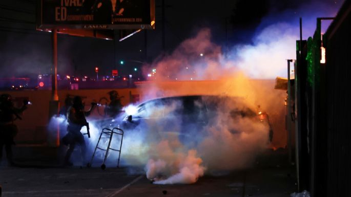Mexicano se declara culpable de arrojar bomba incendiaria durante protesta migratoria en Los Ángeles