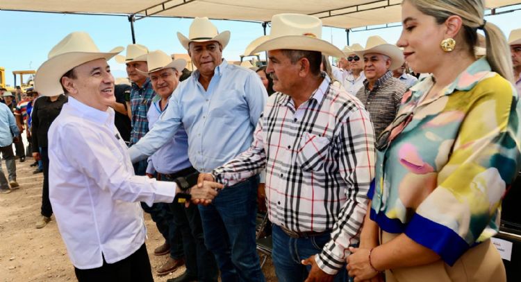 Gobernador Durazo beneficia a ganaderos sonorenses con entrega de maquinaria y sementales bovinos