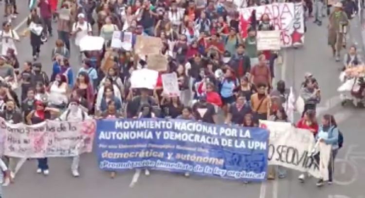 Heridos y detenidos en Toluca por marcha del 2 de octubre; Codhem indaga posibles abusos policiacos