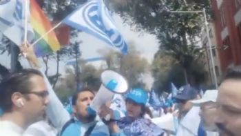 Se enfrentan por bandera LGBT+ en el acto de relanzamiento de PAN (Video)