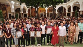Gobernador Durazo premia con becas a medallistas de los Juegos Deportivos Nacionales