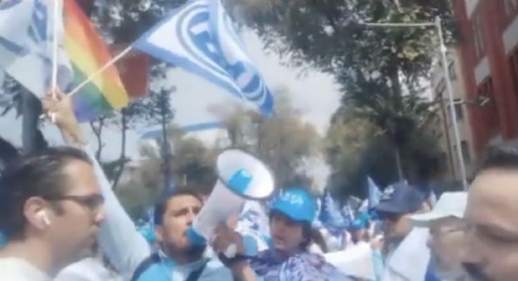 Se enfrentan por bandera LGBT+ en el acto de relanzamiento de PAN (Video)