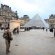 El Louvre permanece cerrado un día después de sufrir el robo de joyas de Napoleón