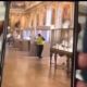 Filtran video de robo millonario en el Museo del Louvre; logran atraco en tan sólo siete minutos