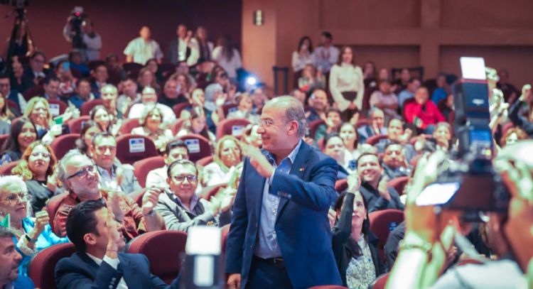 Felipe Calderón reaparece tras el relanzamiento del PAN