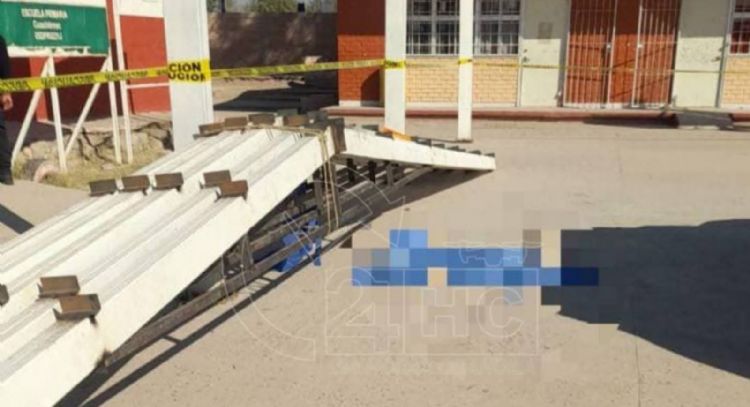 Muere niño dentro de primaria al caerle una estructura metálica de la “Escuela es nuestra”