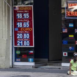 Peso gana terreno después de decisión de la Fed