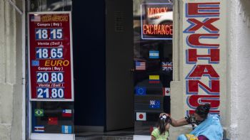 Peso gana tras datos de inflación