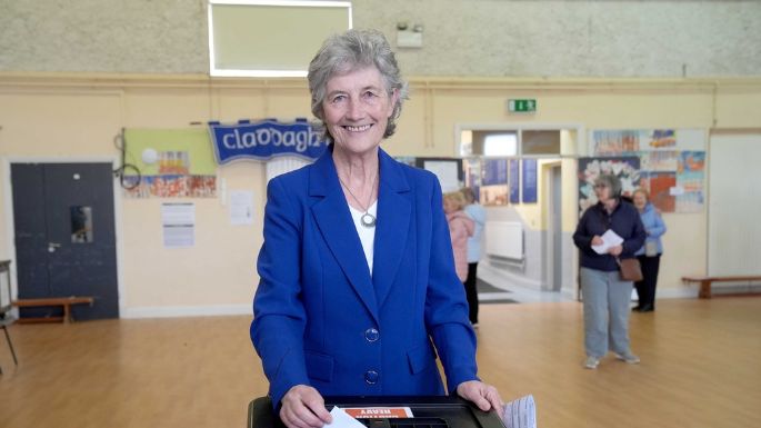 La abanderada de la izquierda, Catherine Connolly, será la nueva presidenta de Irlanda