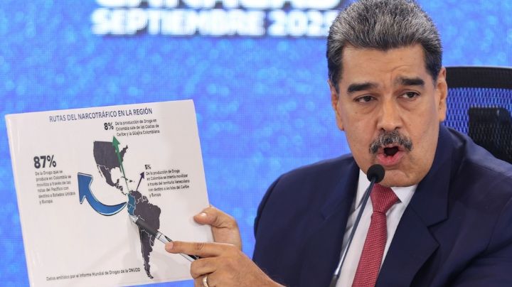 Maduro afirma que EU está inventando una guerra mientras se acerca un portaviones