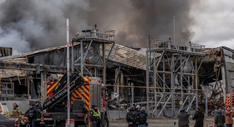 Ataques con misiles y drones rusos matan a 4 personas en Ucrania