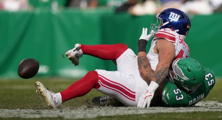 Cam Skattebo, de los Giants, se someterá a cirugía tras dislocarse el tobillo derecho (Video)