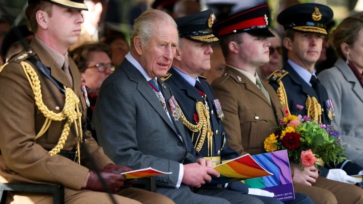 El rey Carlos III dedica el primer monumento nacional británico a las tropas LGBTTTIQ+