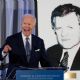Biden advierte sobre días oscuros para EU e insta a población a mantener optimismo
