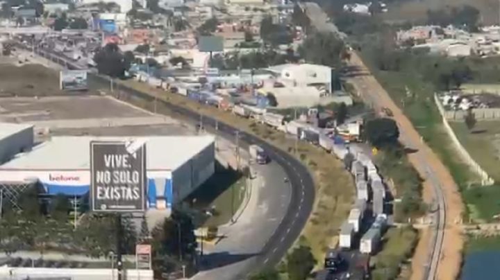 Bloqueos de productores de maíz colapsa ingresos y salidas carreteras en Guadalajara (Videos)