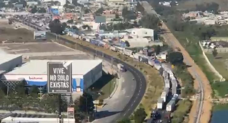 Bloqueos de productores de maíz colapsa ingresos y salidas carreteras en Guadalajara (Videos)