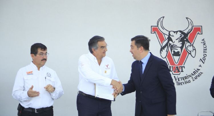 Américo Villarreal recibe ampliación de certificación TIF para el rastro de la UAT