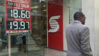 Peso se debilita ante expectativa de ajustes en política monetaria de Estados Unidos