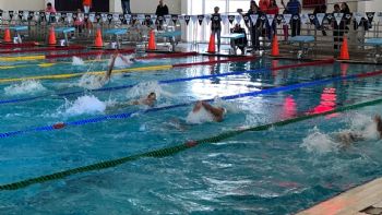 Adeudan a nadadores mexicanos que participan en competencias de exhibición