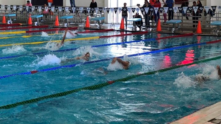 Adeudan a nadadores mexicanos que participan en competencias de exhibición