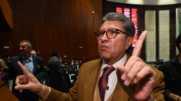 Monreal presenta iniciativa para sancionar abusos en tarjetas de crédito