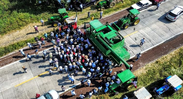 Productores morelenses cumplen tres días consecutivos de bloqueo en la Siglo XXI