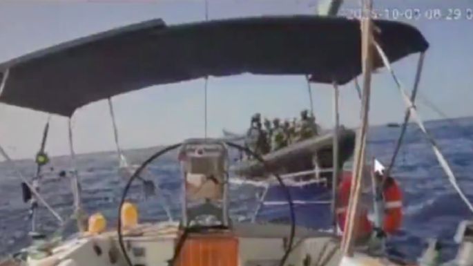 Israel intercepta el último barco de la flotilla humanitaria, mientras sigue bombardeando Gaza