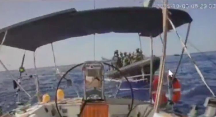 Israel intercepta el último barco de la flotilla humanitaria, mientras sigue bombardeando Gaza