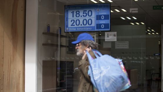 Peso pierde tras caída del PIB de México