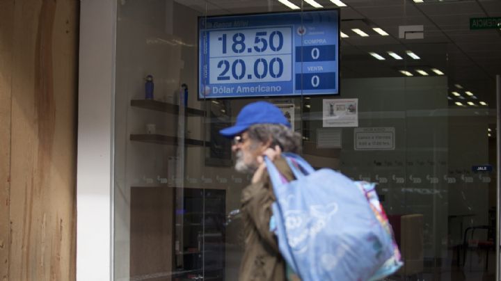 Peso pierde tras caída del PIB de México