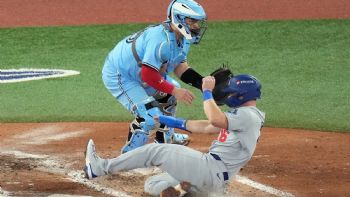 Yamamoto y Dodgers fuerzan a séptimo juego de la Serie Mundial, con victoria de 3-1 sobre Azulejos
