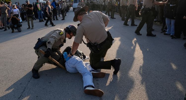 Trump planea desplegar la Guardia Nacional en Illinois, advierte el gobernador