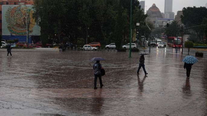Azotarán lluvias torrenciales: así impactarán huracán Priscilla y onda tropical 36 de lunes a jueves