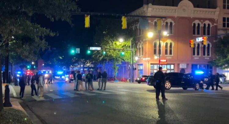 Hombres armados matan a dos y hieren a 12 en tiroteo en Alabama