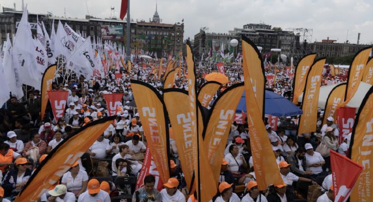 “20 compañeros por delegación”: Integrantes del SNTE recibieron indicaciones para acudir al informe