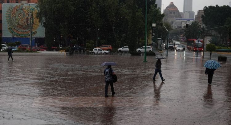 Azotarán lluvias torrenciales: así impactarán huracán Priscilla y onda tropical 36 de lunes a jueves