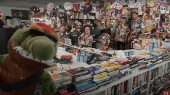 31 Minutos estrena Tiny Desk Concert con sátira crítica a las políticas de Trump (Video)