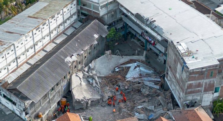 Aumentan a 64 los muertos por el derrumbe de una escuela en Indonesia