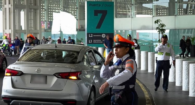 Taxistas niegan acuerdo para permitir Uber o Didi en el AICM por el Mundial 2026