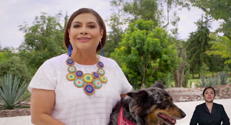 Brugada destaca en spot de su primer informe la entrega de apoyos sociales