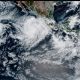 Huracán Priscilla azota el oeste de México con intensas lluvias y fuertes vientos