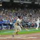 Poder ofensivo y el bullpen encabezado por Misiorowski dan a Cerveceros triunfo 7-3 sobre Cachorros