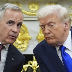 Trump amenaza a Canadá con arancel del 50 por ciento a aviones vendidos en EU