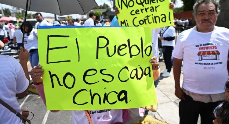 Comerciantes se manifiestan en la Cámara de Diputados: exigen detener IEPS a tabaco y refrescos