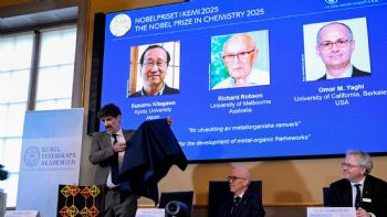 Susumu Kitagawa, Richard Robson y Omar M. Yaghi ganan el Nobel de Química por su trabajo molecular