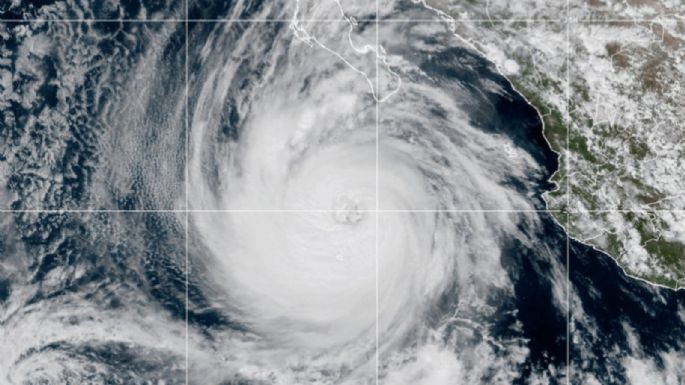 Huracán Priscilla se debilita en el Pacífico de México; tormenta Jerry se fortalece en el Atlántico